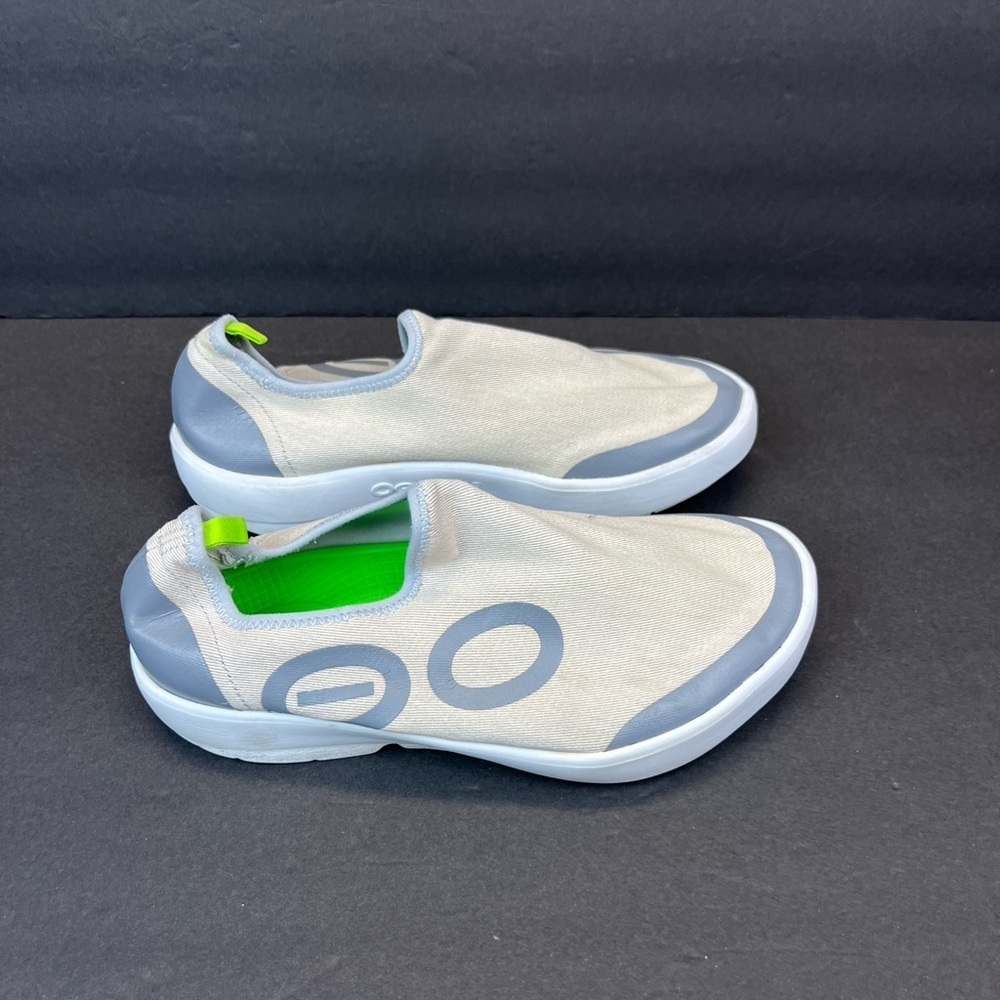 OOFOS OOmg eeZee Low Gray White Men Size 8 Knit Running Recovery Shoe Sneaker
